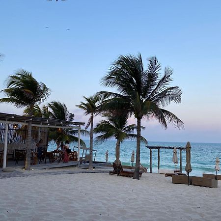 Punta Blanca Beach House Hotel Cancun Exterior photo