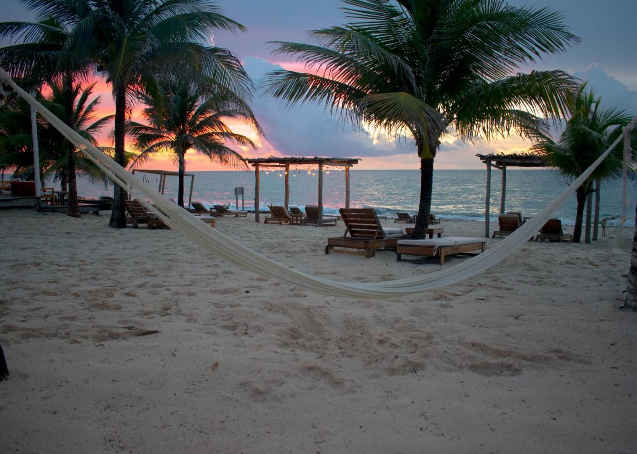 Punta Blanca Beach House Hotel Cancun Exterior photo