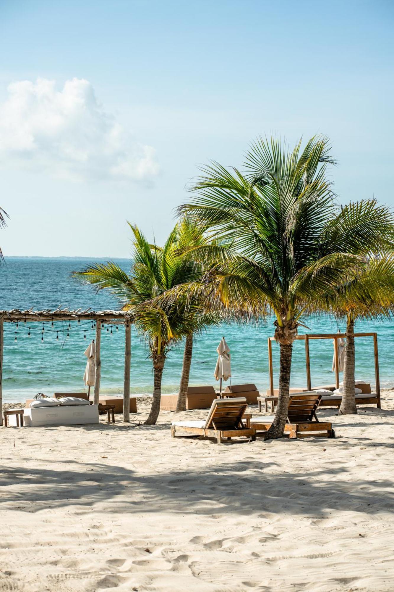 Punta Blanca Beach House Hotel Cancun Exterior photo