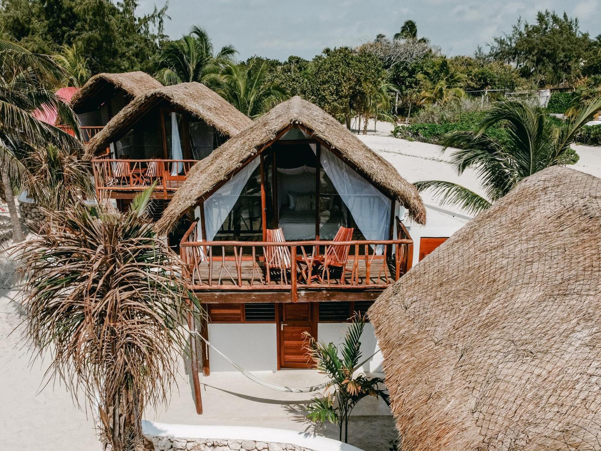 Punta Blanca Beach House Hotel Cancun Exterior photo